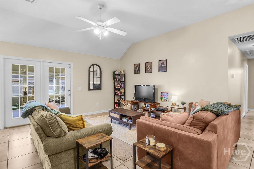 25 Escapade Lane Savannah, GA 31405 - Photo 5 of 31 Living Room