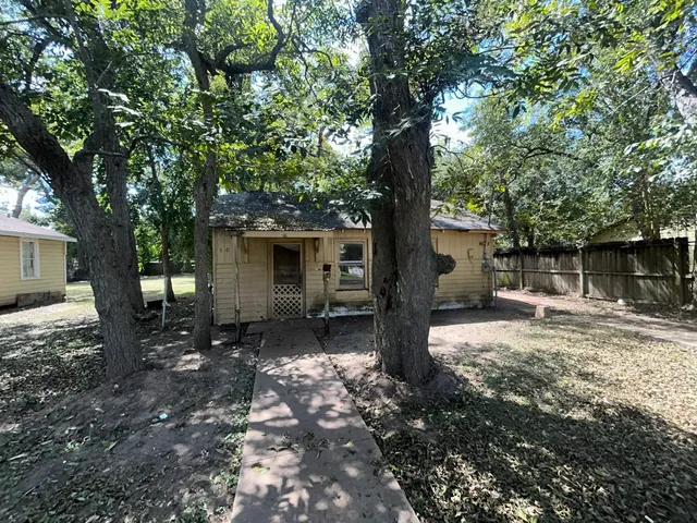 $49,900 | 302 East Wayside Avenue, Wharton, TX 77488