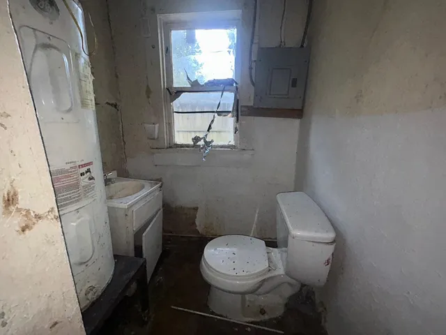 $49,900 | 302 East Wayside Avenue, Wharton, TX 77488