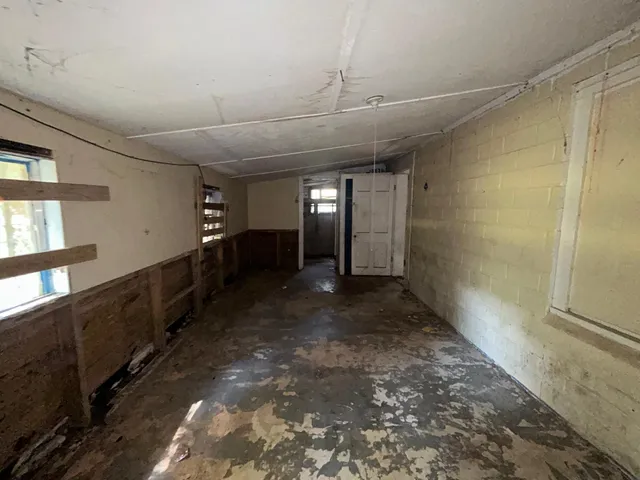 $49,900 | 302 East Wayside Avenue, Wharton, TX 77488