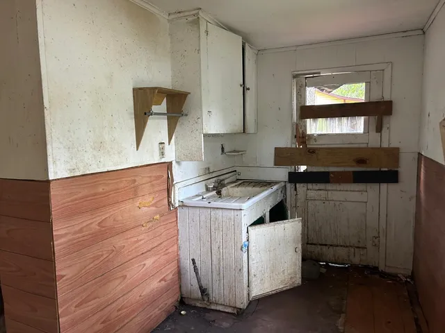 $49,900 | 302 East Wayside Avenue, Wharton, TX 77488