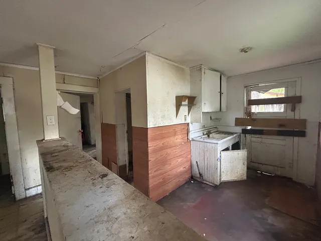 $49,900 | 302 East Wayside Avenue, Wharton, TX 77488