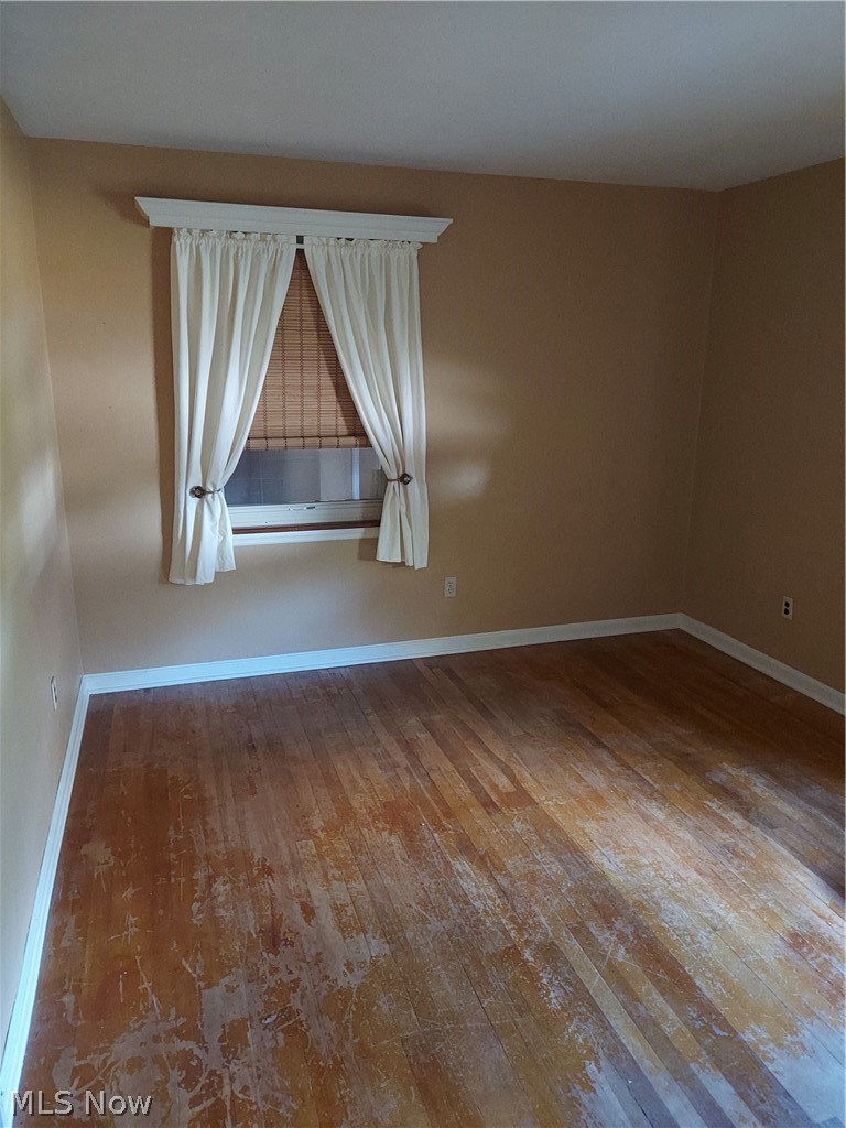 949 North Ridge Road Lorain, OH 44055 - Photo 15 of 33 2nd bedroom