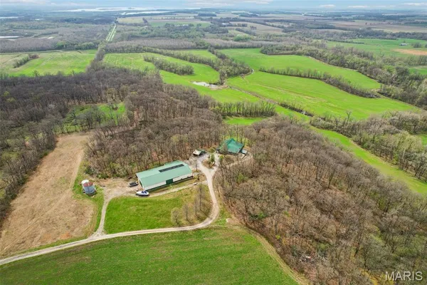 $780,000 | 102 East 725 Avenue, Mulberry Grove, IL 62262