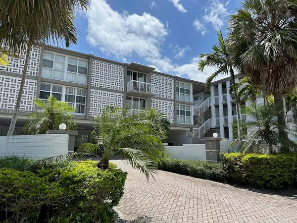 $2,250 | 1080 99th Street, Unit 322, Bay Harbor Islands, FL 33154