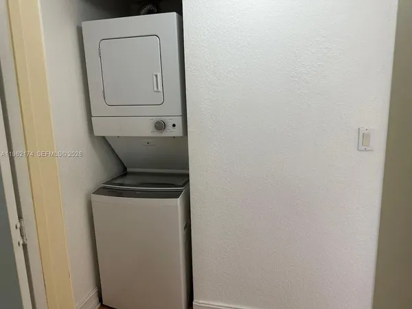 $2,250 | 1080 99th Street, Unit 322, Bay Harbor Islands, FL 33154