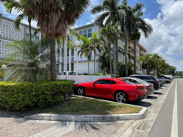 $2,250 | 1080 99th Street, Unit 322, Bay Harbor Islands, FL 33154