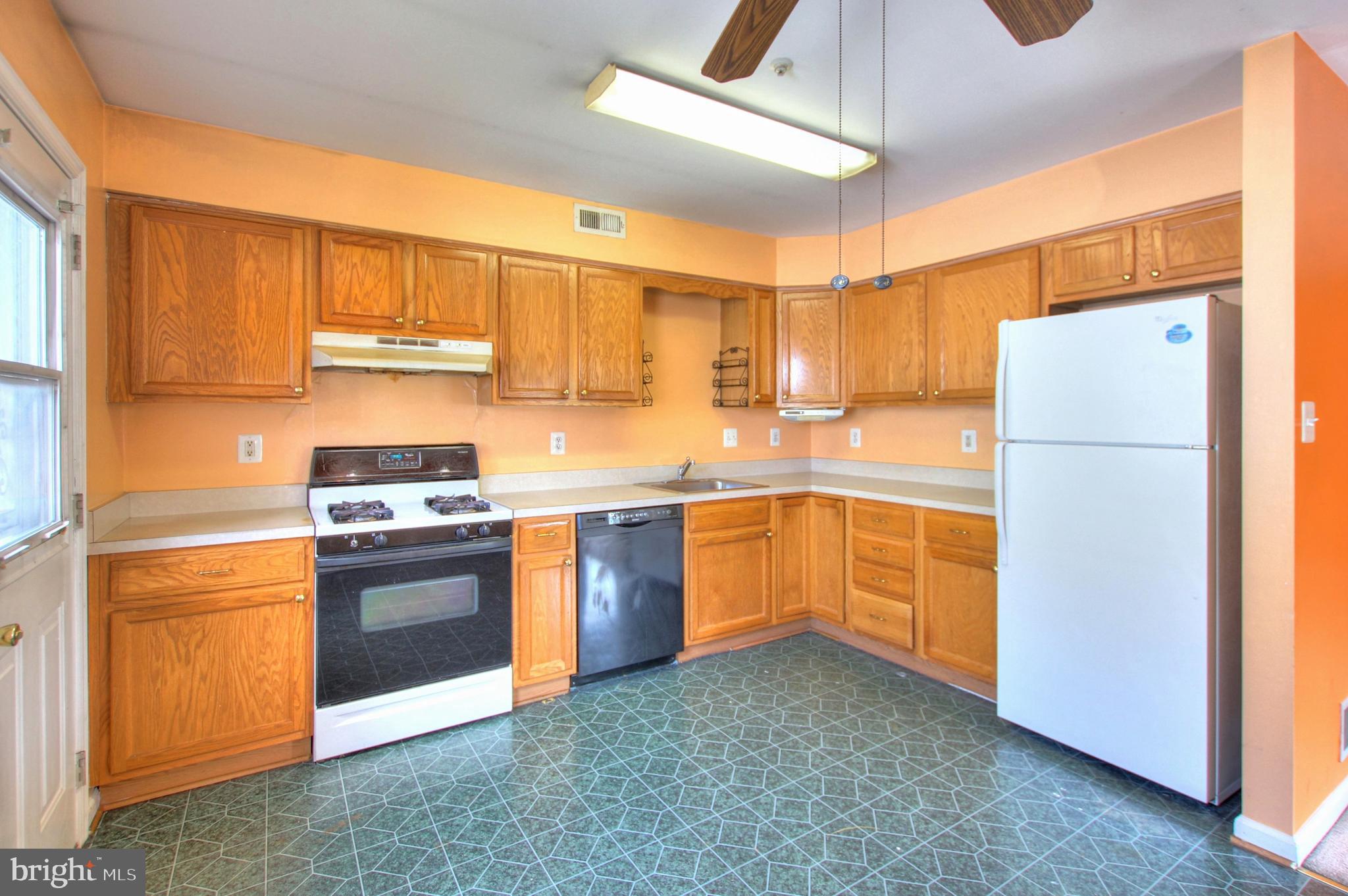 7706 Garrison Road Hyattsville, MD 20784 - Photo 8 of 36 Upper level kitchen