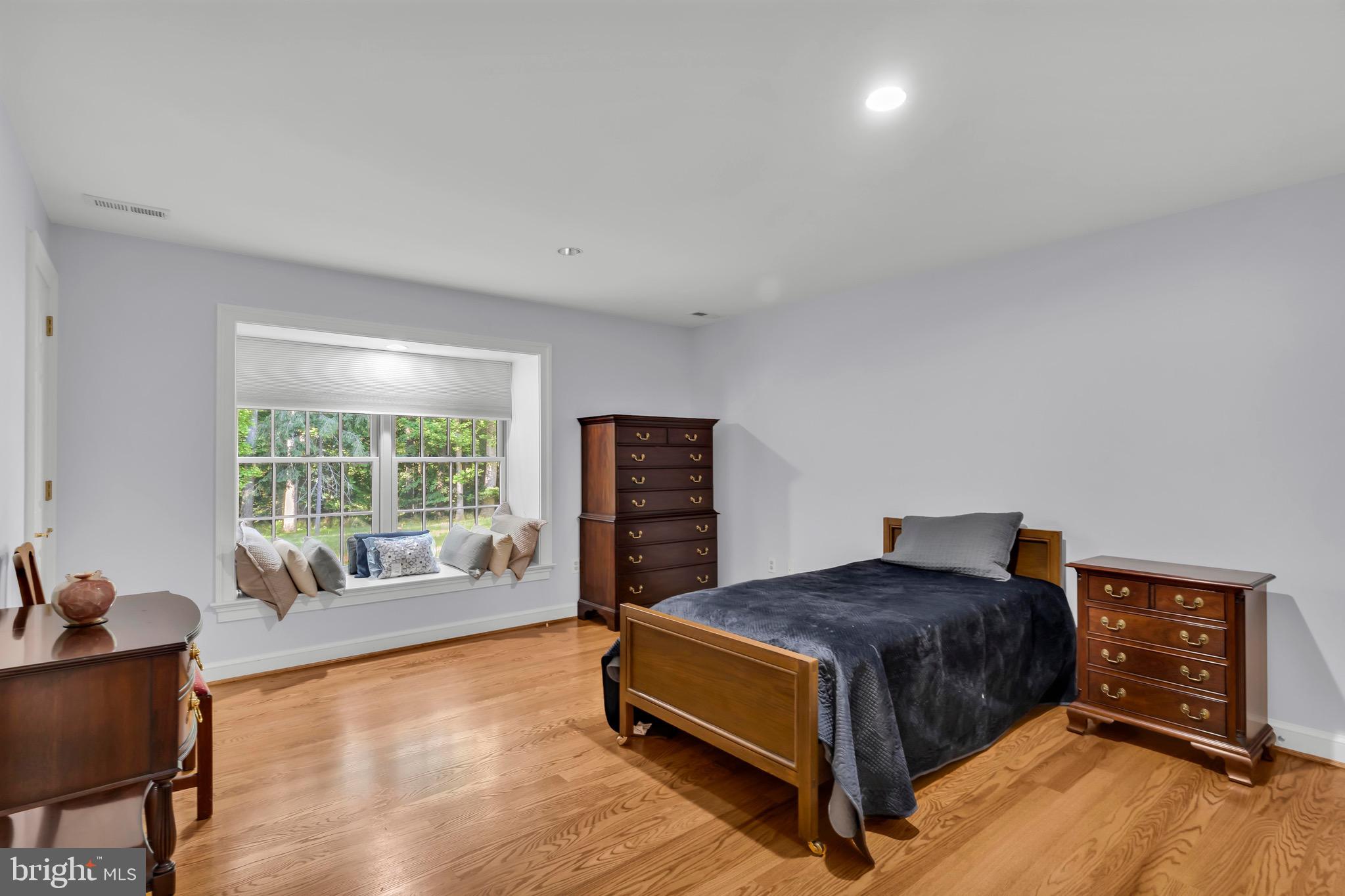 11036 Popes Head Road Fairfax, VA 22030 - Photo 34 of 49
