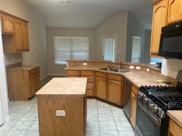 $325,000 | 122 Biscayne Drive, Cedar Hill, TX 75104