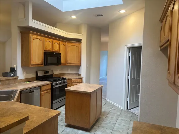 $325,000 | 122 Biscayne Drive, Cedar Hill, TX 75104