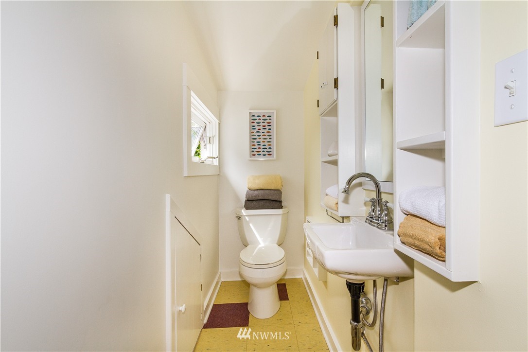 712 North 47th Street Seattle, WA 98103 - Photo 14 of 25
