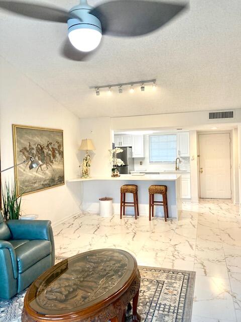 6315 La Costa Drive, Unit L Boca Raton, FL 33433 - Photo 21 of 43 Breakfast Bar