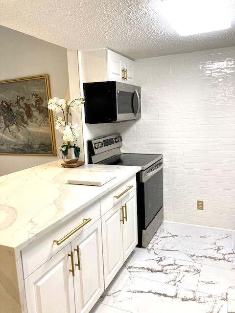6315 La Costa Drive, Unit L Boca Raton, FL 33433 - Photo 23 of 43 soft close cabinets