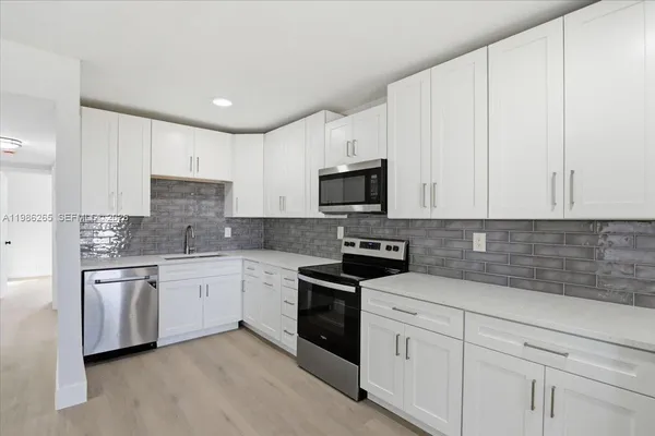 $3,000 | 1400 Northeast 43rd Court, Unit 1400, Pompano Beach, FL 33064