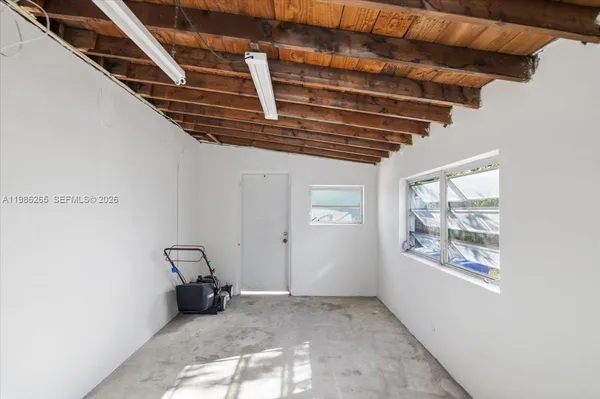 $3,000 | 1400 Northeast 43rd Court, Unit 1400, Pompano Beach, FL 33064