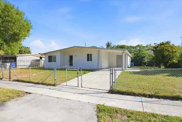 $3,000 | 1400 Northeast 43rd Court, Unit 1400, Pompano Beach, FL 33064