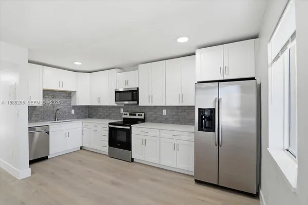 $3,000 | 1400 Northeast 43rd Court, Unit 1400, Pompano Beach, FL 33064