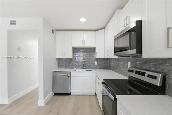$3,000 | 1400 Northeast 43rd Court, Unit 1400, Pompano Beach, FL 33064