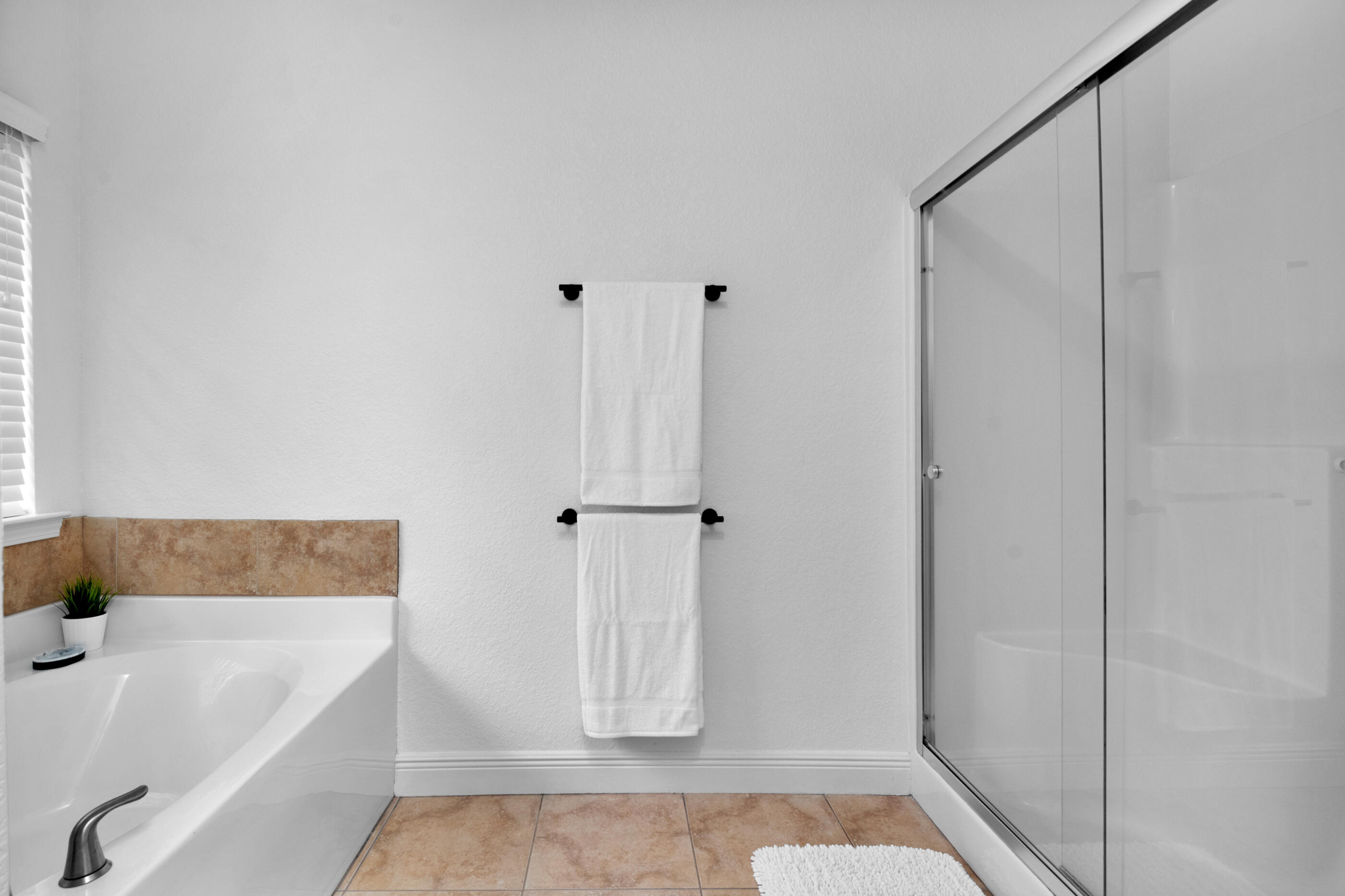 4567 Hermosa Road Crestview, FL 32539 - Photo 22 of 28 a bathroom with a bathtub and shower