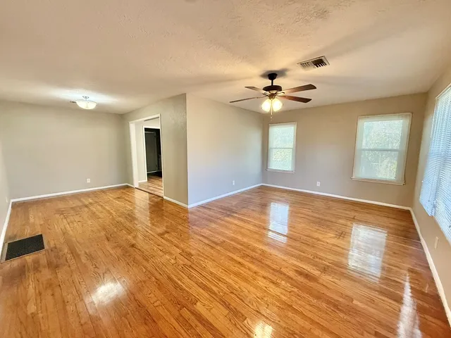 $1,995 | Undisclosed Address, Kerrville, TX 78028