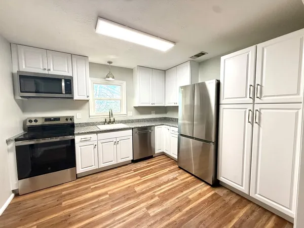 $1,995 | Undisclosed Address, Kerrville, TX 78028