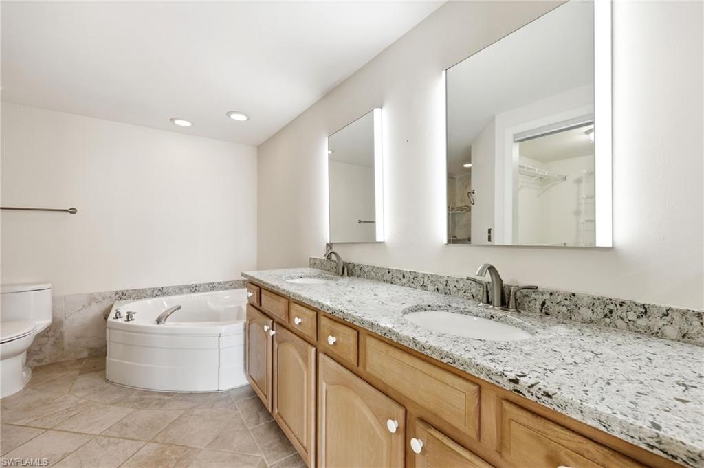 13105 Vanderbilt Drive, Unit 407 Naples, FL 34110 - Photo 23 of 38