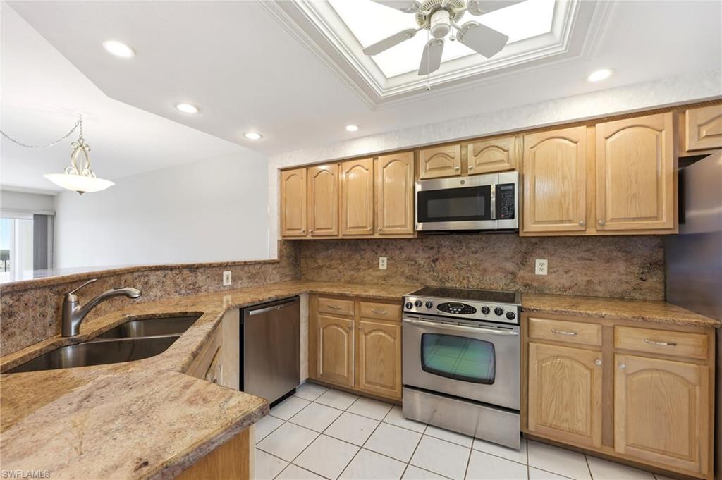 13105 Vanderbilt Drive, Unit 407 Naples, FL 34110 - Photo 4 of 38