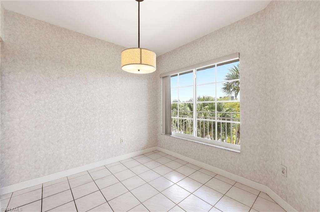 13105 Vanderbilt Drive, Unit 407 Naples, FL 34110 - Photo 6 of 38 Eat in Kitchen