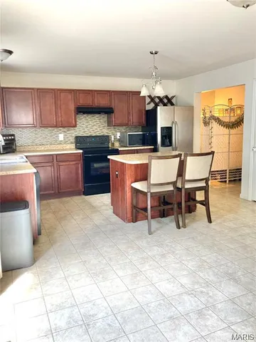 $2,600 | 300 Calvert Place, St. Charles, MO 63303