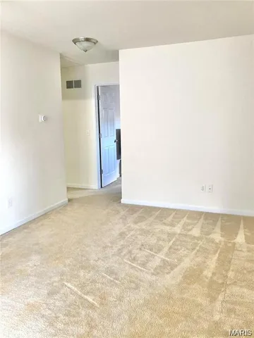 $2,600 | 300 Calvert Place, St. Charles, MO 63303