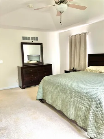 $2,600 | 300 Calvert Place, St. Charles, MO 63303