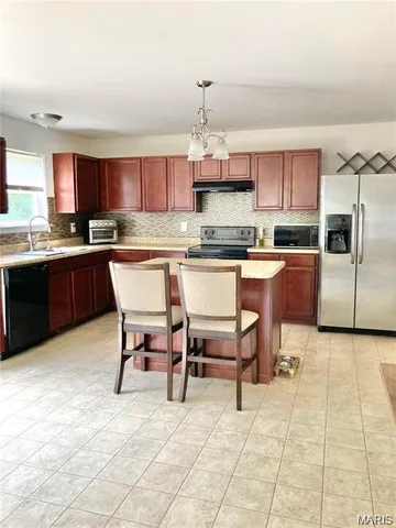 $2,600 | 300 Calvert Place, St. Charles, MO 63303