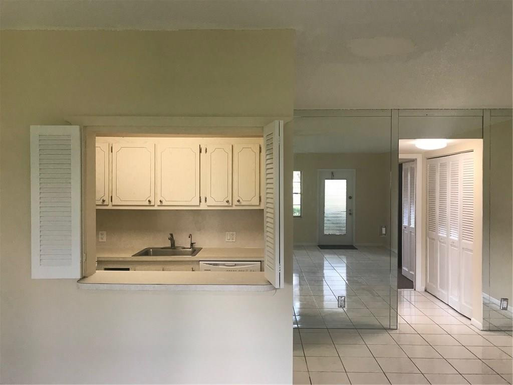 216 Suffolk F, Unit F Boca Raton, FL 33434 - Photo 4 of 13 Photo 4