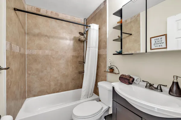 $599,000 | 2000 Northwest 38th Street, Oakland Park, FL 33309