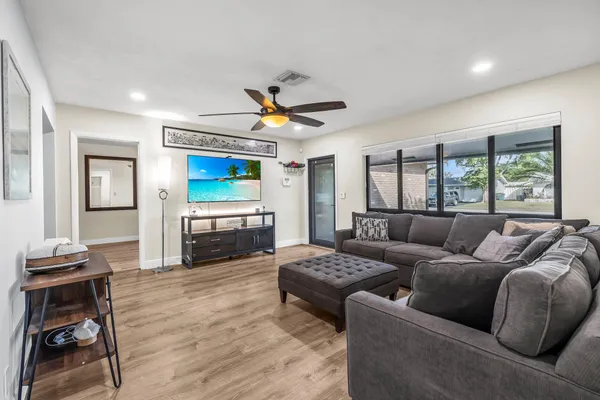 $599,000 | 2000 Northwest 38th Street, Oakland Park, FL 33309