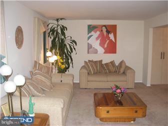 263 Magnolia Road Warminster, PA 18974 - Photo 2 of 12 Living Room