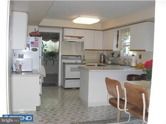 263 Magnolia Road Warminster, PA 18974 - Photo 3 of 12 Kitchen