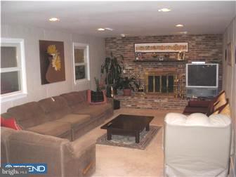 263 Magnolia Road Warminster, PA 18974 - Photo 4 of 12 Family Room