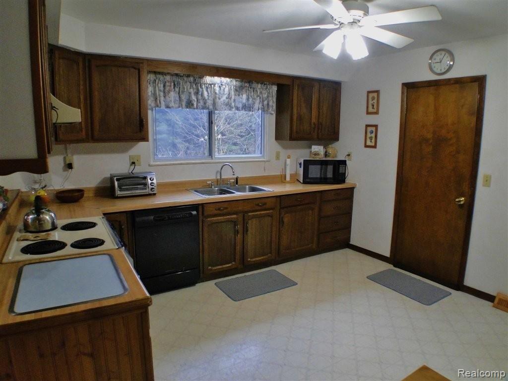 3080 Mitchell Road Holly, MI 48442 - Photo 2 of 14 Kitchen.JPG