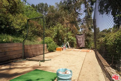 $1,549,000 | 8421 Kirkwood Drive, Los Angeles, CA 90046