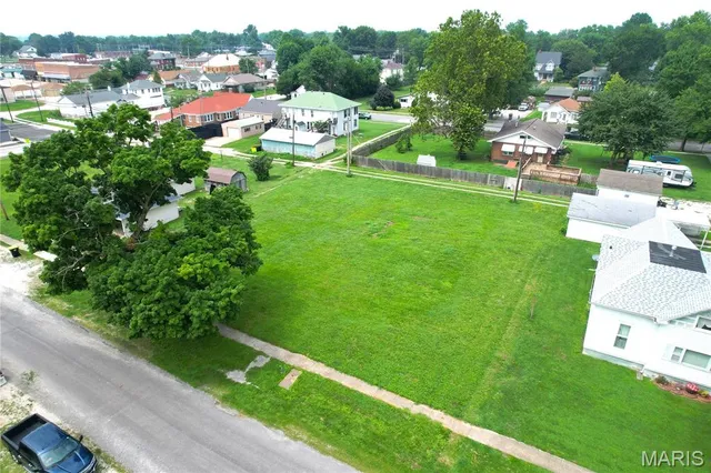 $8,500 | 121 East Franklin Street, Roodhouse, IL 62082