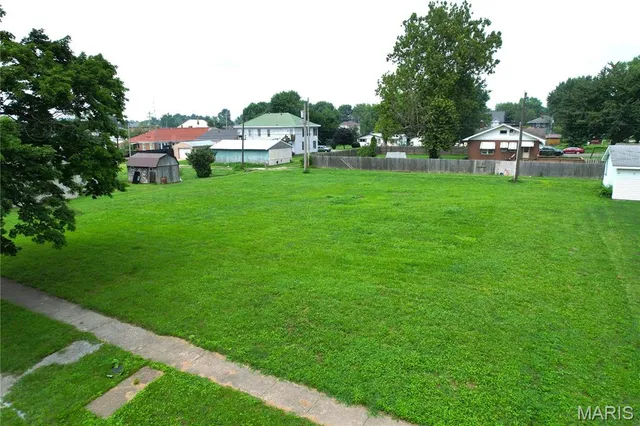 $8,500 | 121 East Franklin Street, Roodhouse, IL 62082