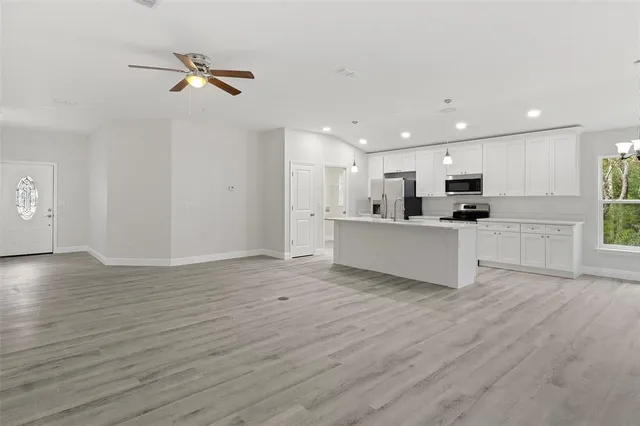 $2,400 | 837 East Gaines Lane, Hernando, FL 34442