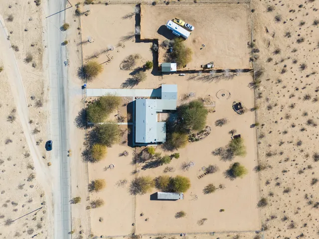 $2,295 | 62851 Aberdeen Drive, Joshua Tree, CA 92252