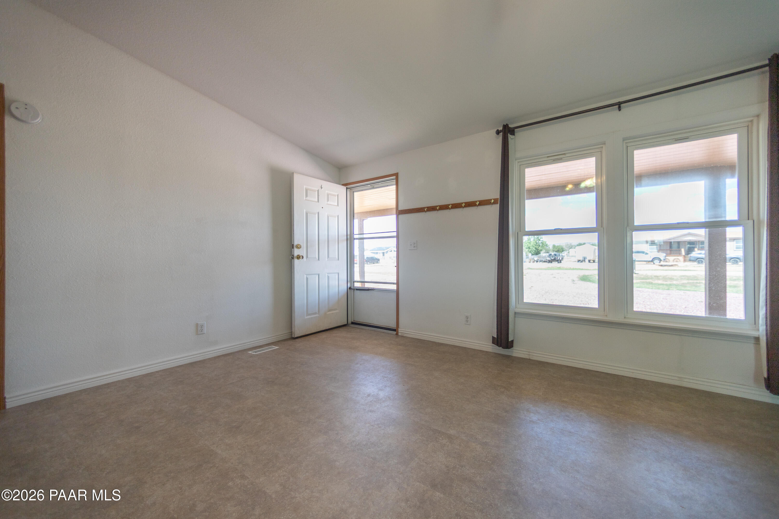 375 East Houston Road Paulden, AZ 86334 - Photo 5 of 35 Living-Entry