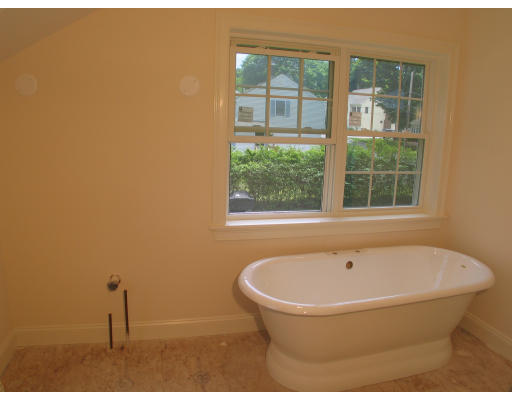 40 Nathaniel Road Winchester, MA 01890 - Photo 14 of 17 Gallery Image 14