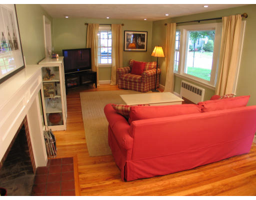 40 Nathaniel Road Winchester, MA 01890 - Photo 2 of 17 Gallery Image 2
