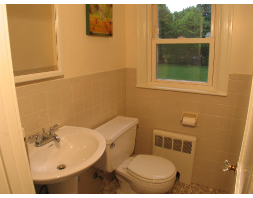 40 Nathaniel Road Winchester, MA 01890 - Photo 9 of 17 Gallery Image 9
