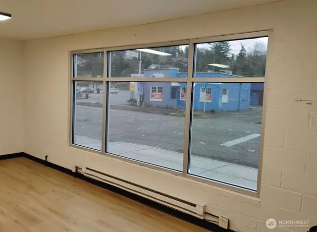 $1,275 | 209 East Gowe Street, Kent, WA 98032